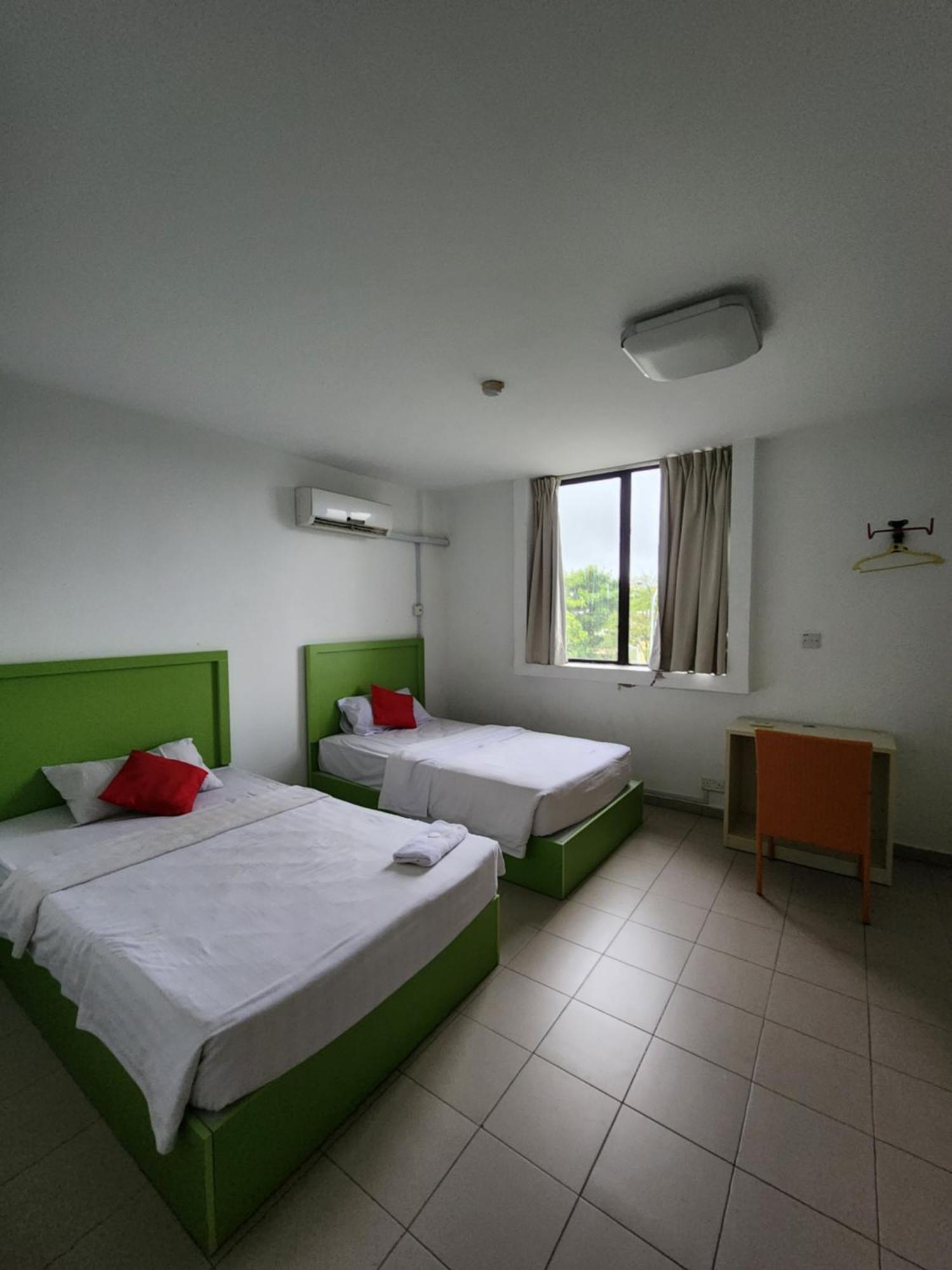 Y Hotel 2*